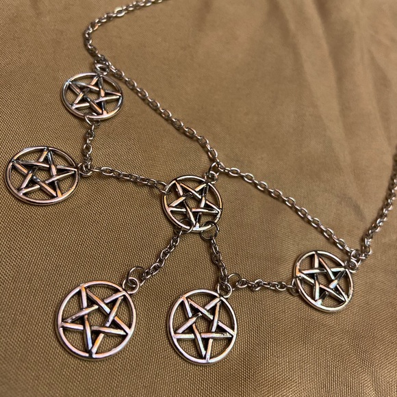 ❌SOLD❌Silver toned pentagram necklace - Picture 6 of 6
